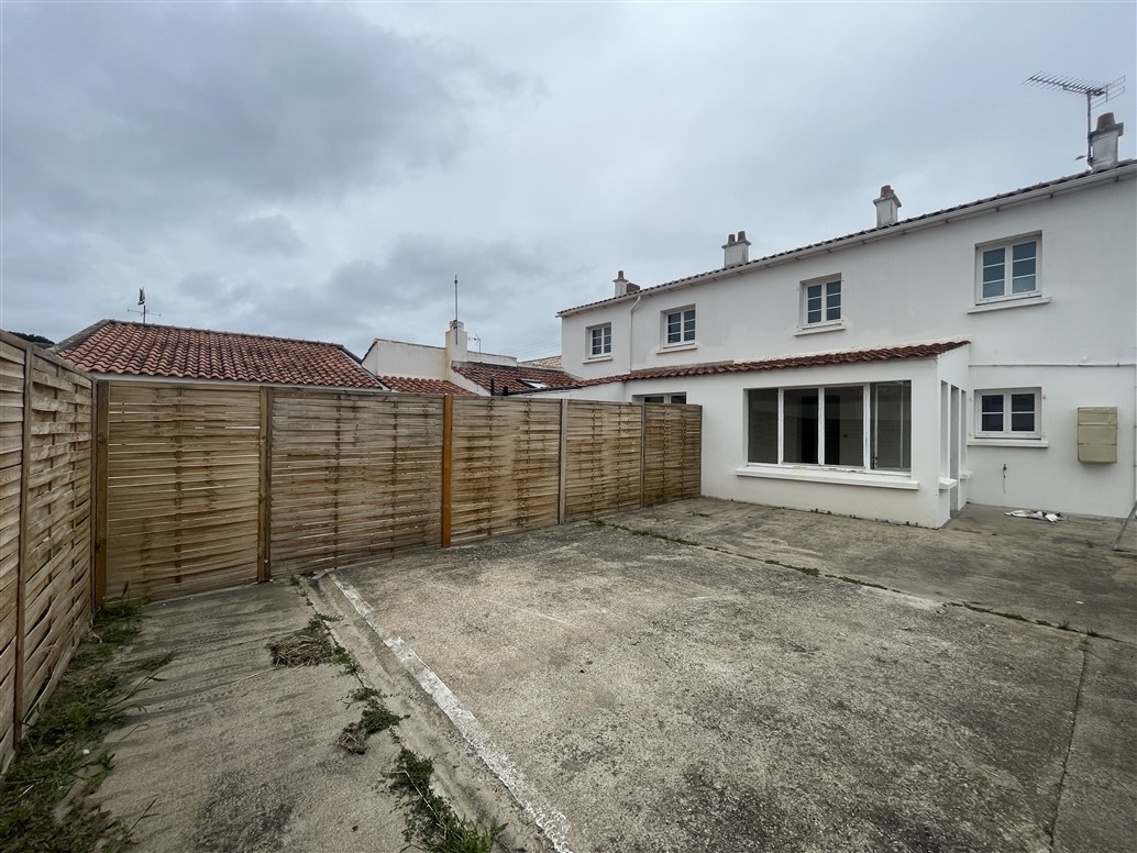 AU CALME ET A PROXIMITE DU CENTRE VILLE