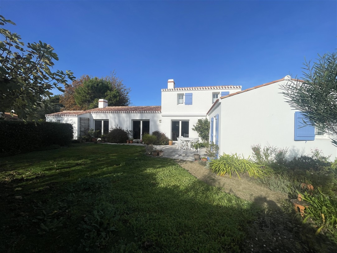 A DEUX PAS DU BOIS DES ELOUX