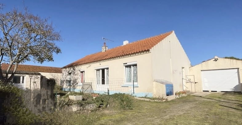 FACE A LA FORET ET A 500 M DU BOURG ET DE LA PLAGE