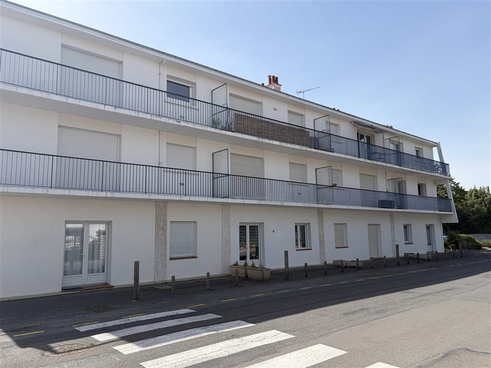 A 300 M DU BOURG ET 500 M DE LA PLAGE